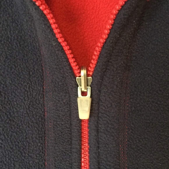 Fleece jacket reversible to wear as navy or red - Picture 3 of 9